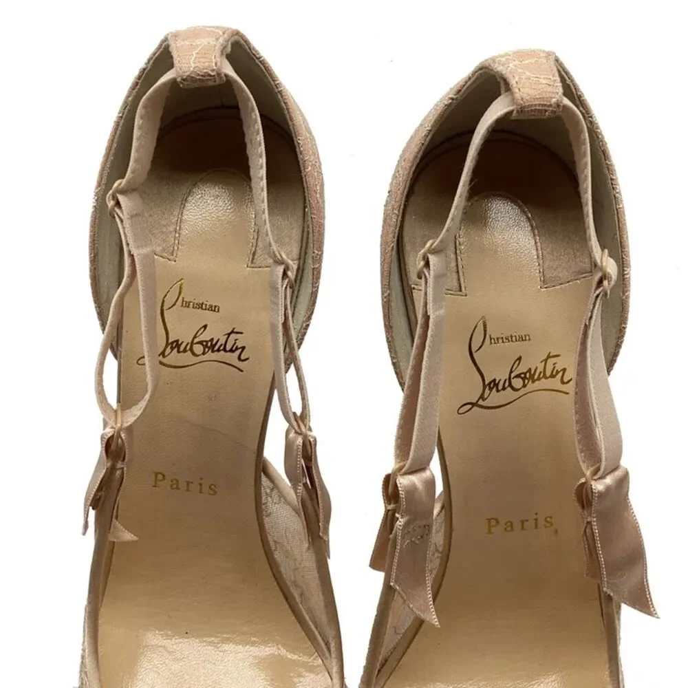 Christian Louboutin Chantilly Lace Hot Jeanbi 100 Pumps in Nude Satin